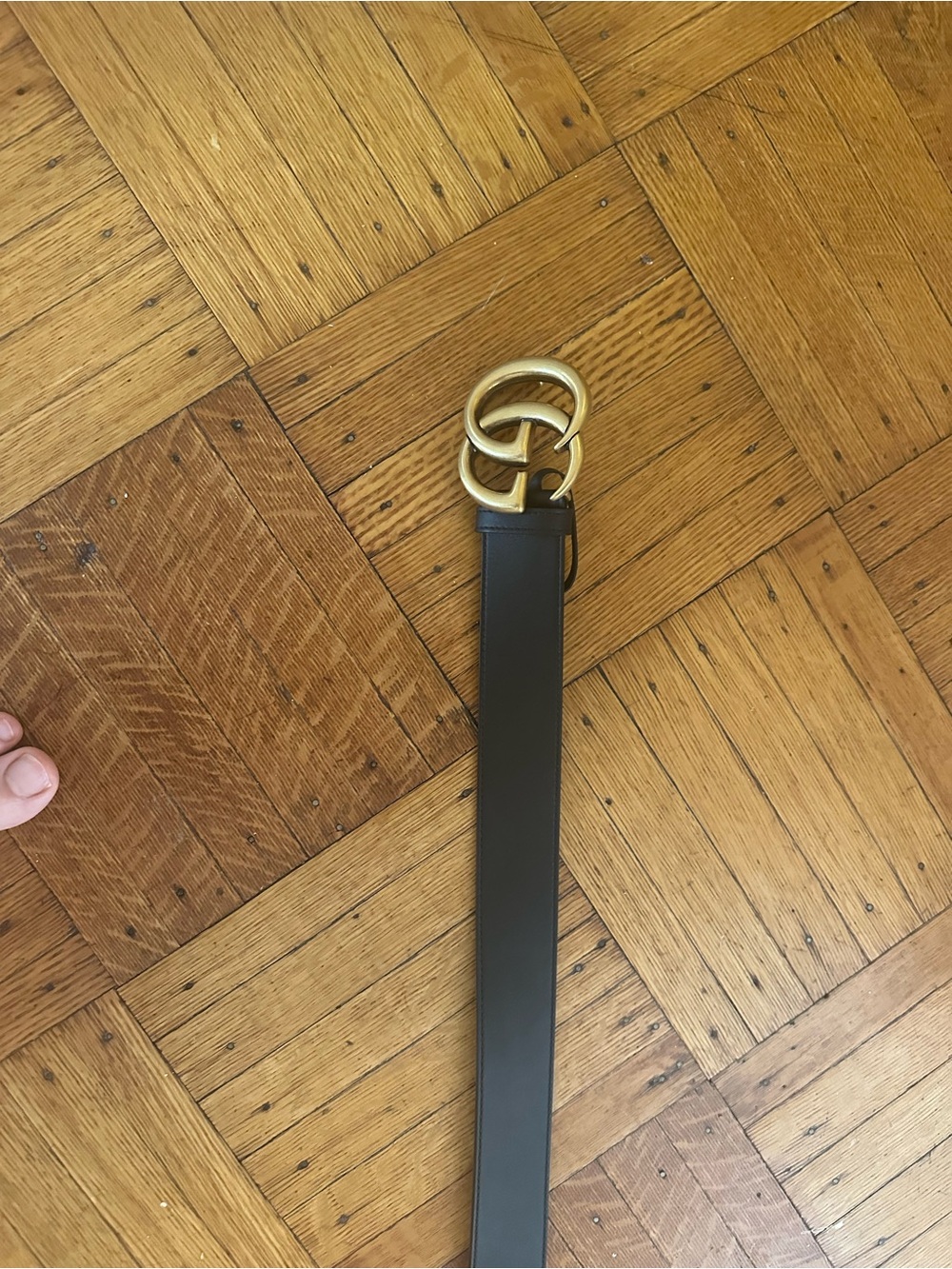Gucci women’s Black Leather Logo-Stamped Belt - Picture 1 of 3